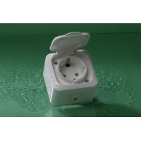 როზეტი, ზედაპირზე სამონტაჟო, დამიწებით, ჰერმეტული IP44, თეთრი